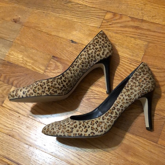 Nine West leopard print (hair-see pics) heals, 8.5 - Picture 10 of 14